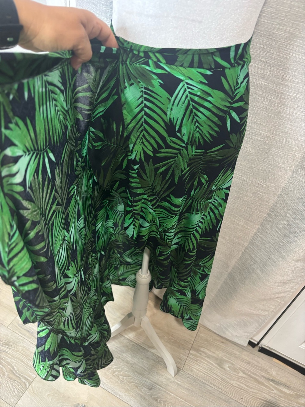 Green Palm-Print High-Low Skirt - Picture 5 of 6